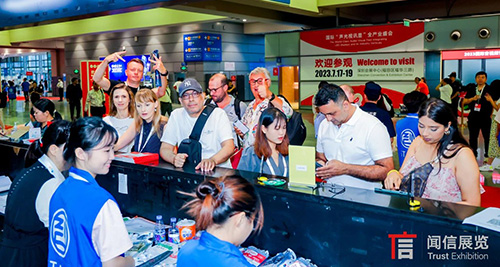 喜報(bào)！今天盛大開幕！首日到場(chǎng)觀眾破萬！快來圍觀！